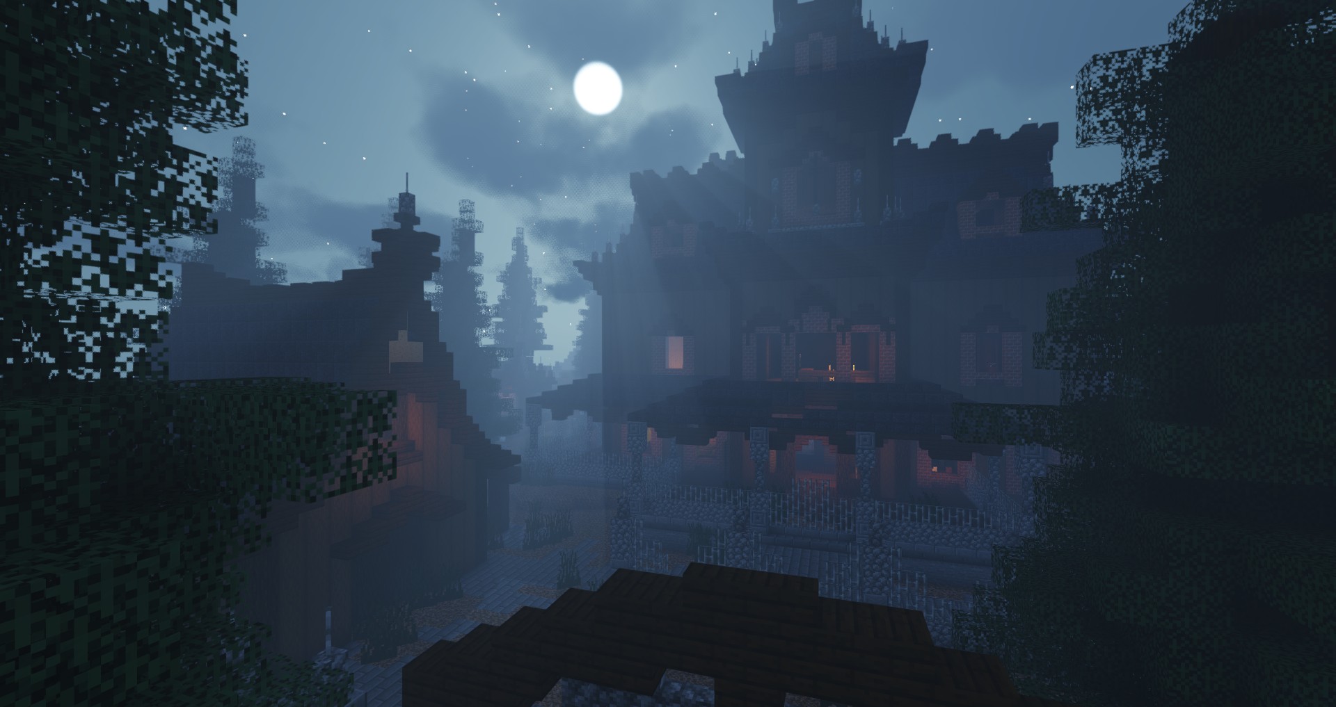 Gruseliges Anwesen von Au�en bei Nacht